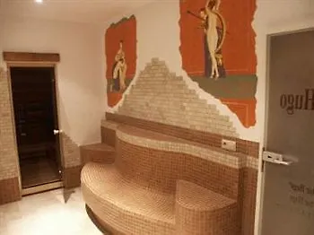 - Restaurant 