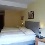 - Restaurant 