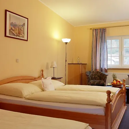 维克多雨果餐厅酒店 3*