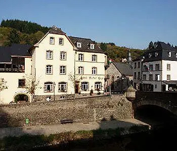 - Restaurant 