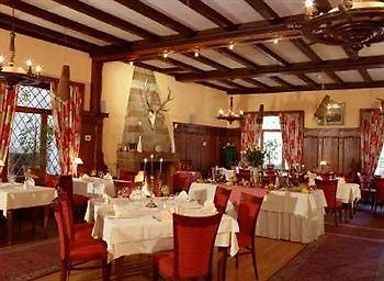- Restaurant 