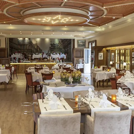- Restaurant 