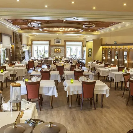 - Restaurant 