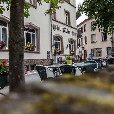 - Restaurant 
