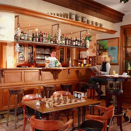- Restaurant 